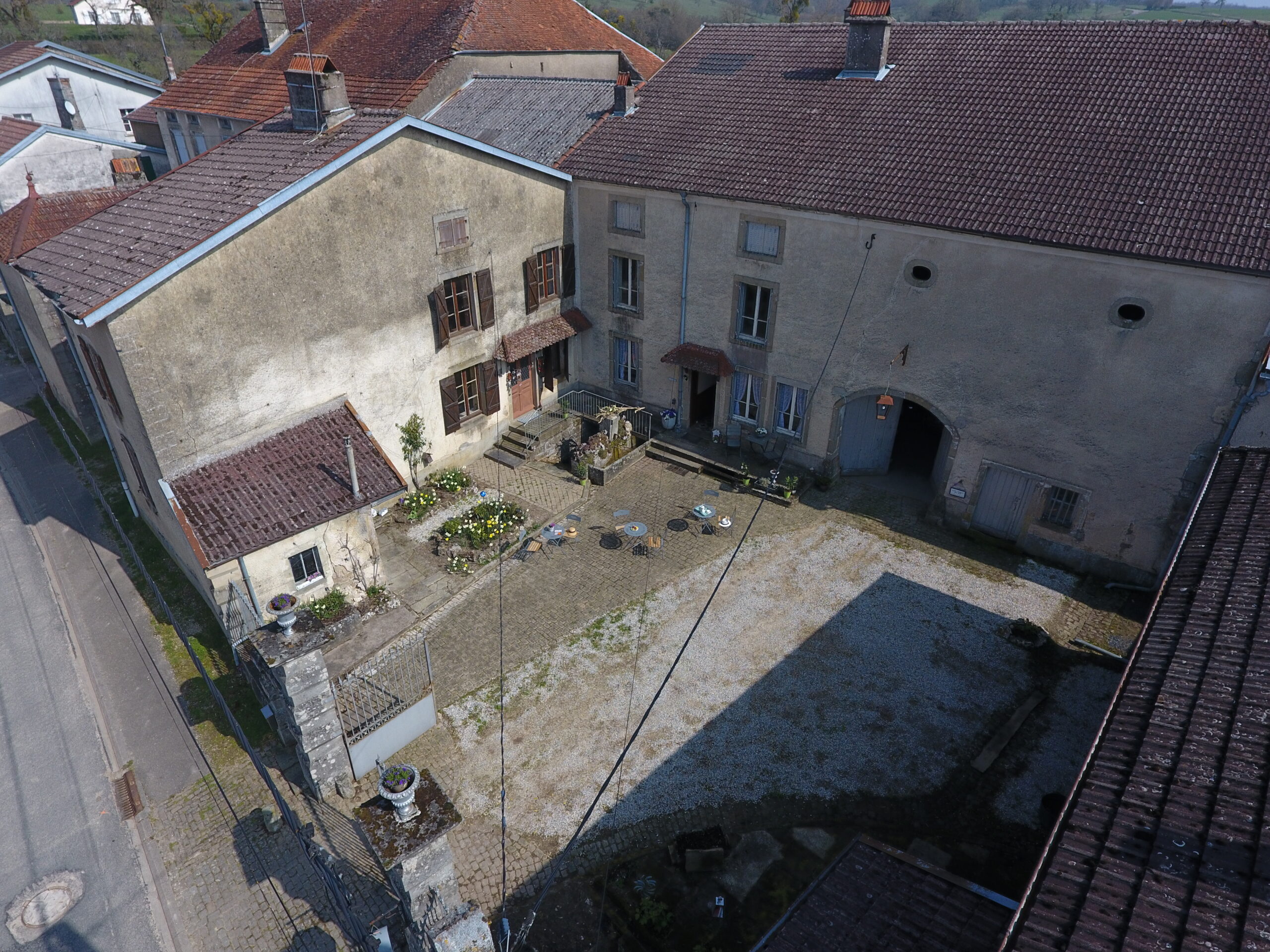 Luchtaanzicht van La Maison du Notaire in Melay